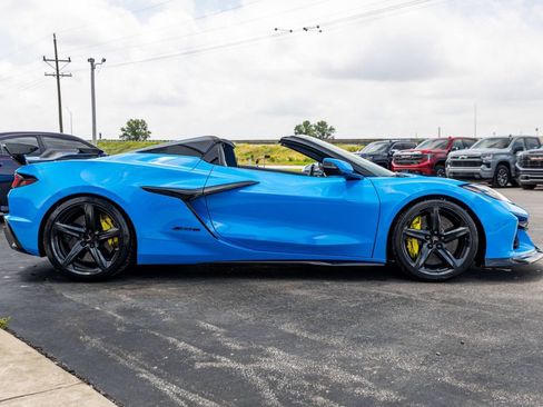 Used 2023 Chevrolet Corvette Z06 w/ Z07 Performance Package RWD image 4