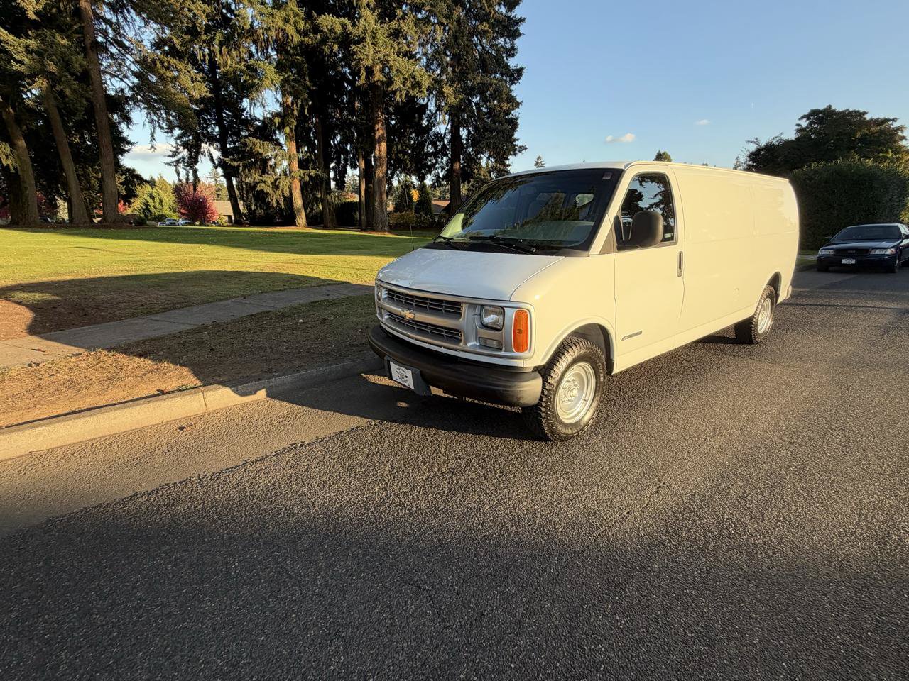 Used 1998 Chevrolet Express 3500 Extended w/ Convenience Pkg RWD image 2