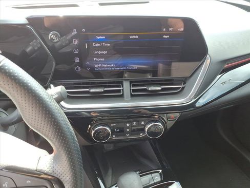 Used 2024 Chevrolet Trax RS w/ Sunroof Package FWD image 26