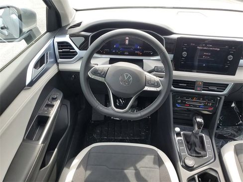 New 2025 Volkswagen Taos SE image 15