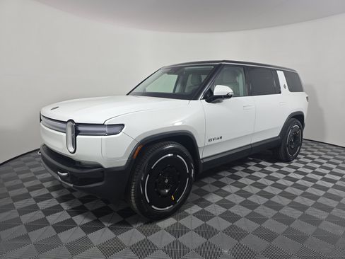 Used 2025 Rivian R1S Adventure AWD/4WD image 1