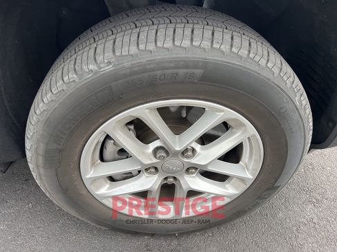 Used 2023 Jeep Grand Cherokee L Laredo image 13