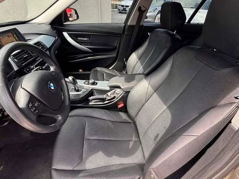 Used 2017 BMW 320i Sedan RWD image 9