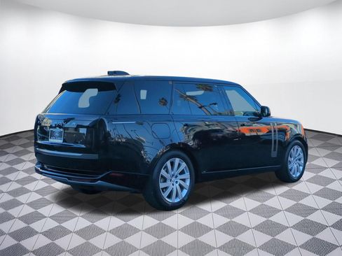 Used 2025 Land Rover Range Rover Long Wheelbase SE AWD/4WD image 5