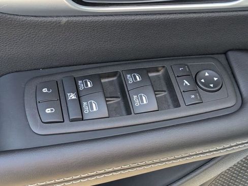 New 2026 Chrysler Pacifica Limited FWD image 10