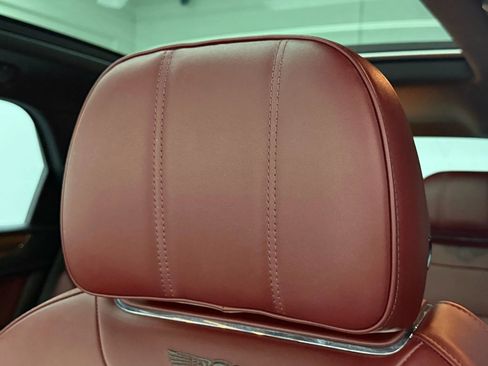 Used 2019 Bentley Bentayga image 18