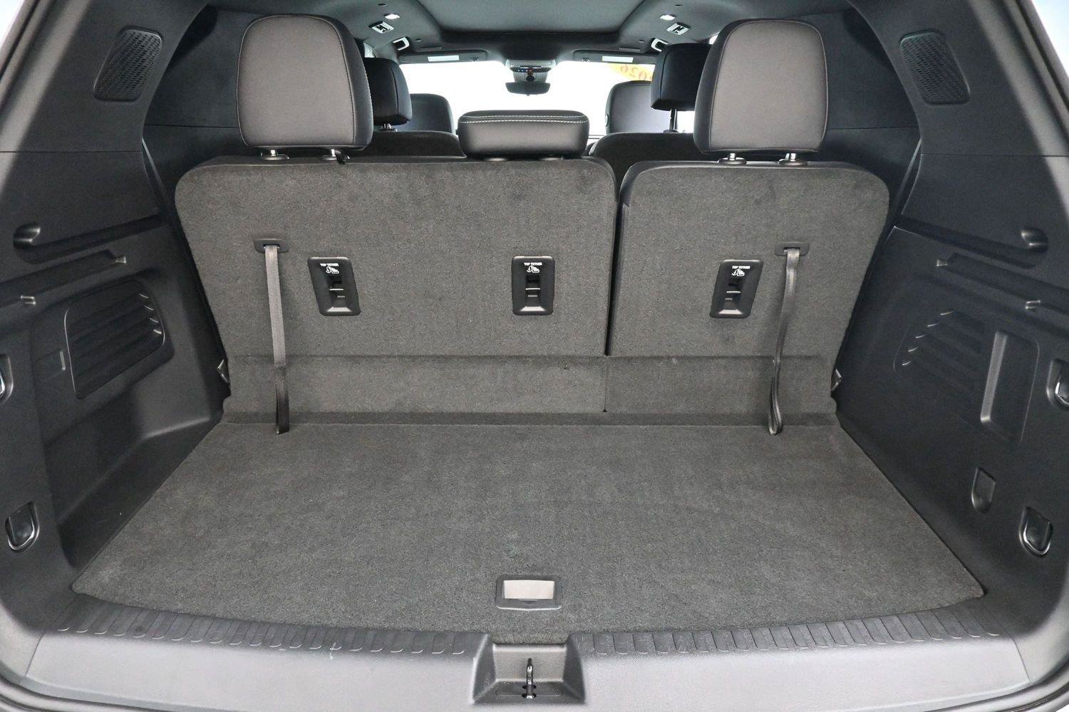 Used 2026 Chevrolet Traverse LT w/ Sun and Wheel Package FWD image 9