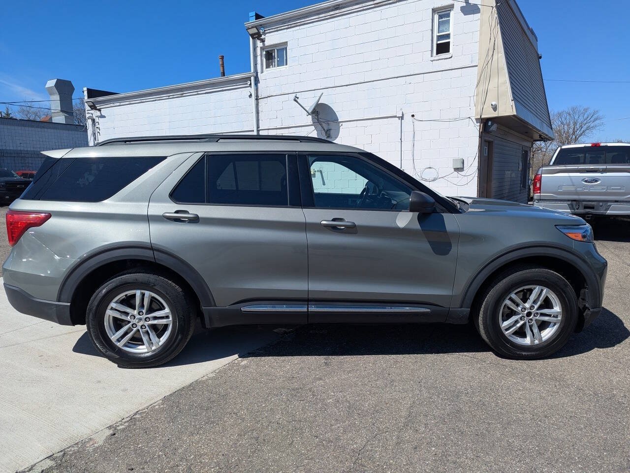 Used 2020 Ford Explorer XLT w/ Comfort Package AWD/4WD image 8