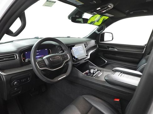 Used 2024 Jeep Wagoneer L Series III w/ Flexible Seating Group image 13