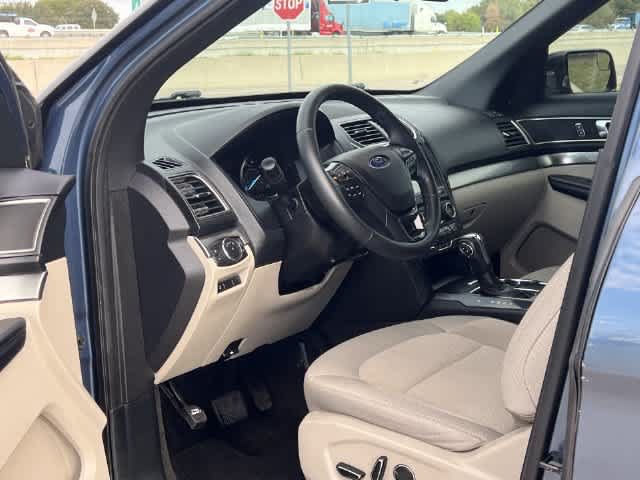 Used 2018 Ford Explorer XLT w/ Equipment Group 201A FWD image 3