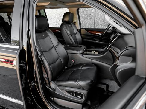 Used 2019 Cadillac Escalade ESV Premium Luxury image 33