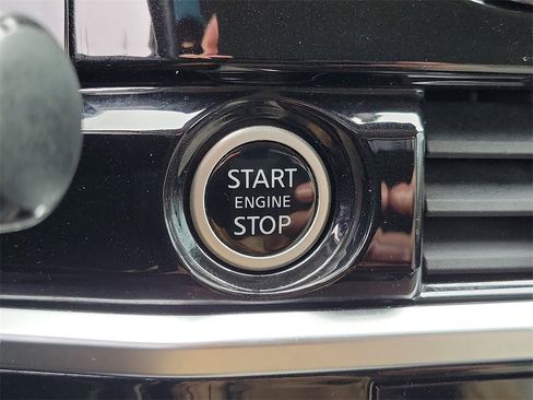 Certified 2022 Nissan Pathfinder SL image 8