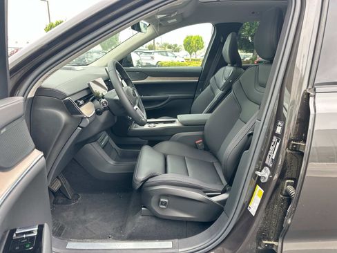 New 2025 Volvo EX90 Plus image 13