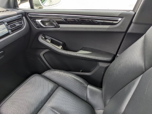 Used 2023 Porsche Macan Turbo AWD/4WD image 19