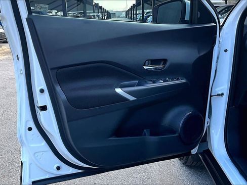 Certified 2024 Nissan Kicks SV image 21