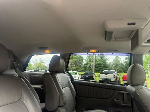 Used 2009 Toyota Sienna XLE FWD image 21