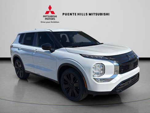 New 2026 Mitsubishi Outlander FWD image 3