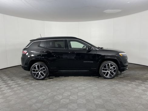 Used 2025 Jeep Compass Limited w/ Elite Group image 5