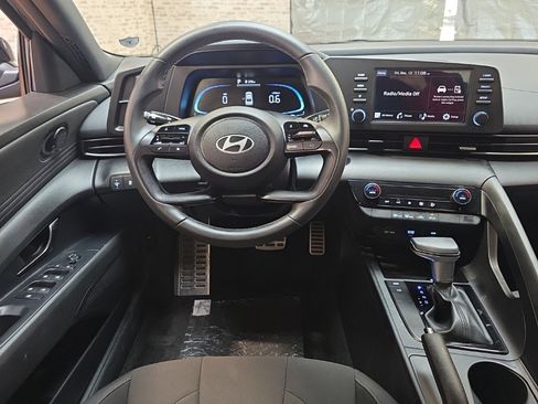 Used 2025 Hyundai Elantra Sport image 15