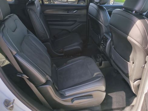 Used 2023 Jeep Grand Cherokee L Altitude image 21