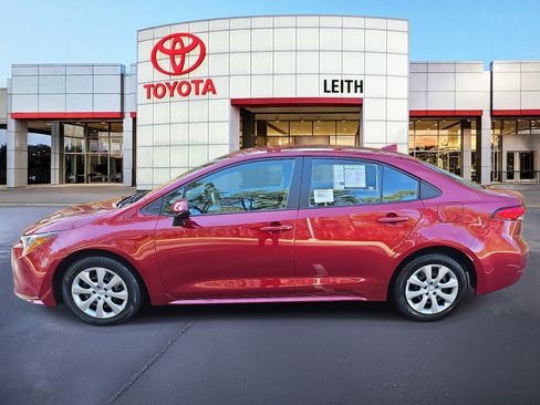 Used 2025 Toyota Corolla LE w/ Convenience Package image 8