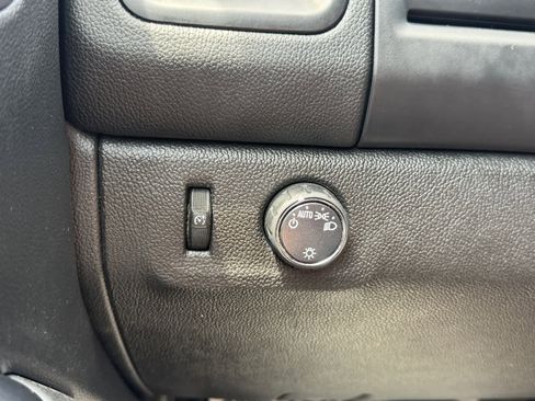 Used 2020 Chevrolet Colorado LT w/ Safety Package RWD image 17