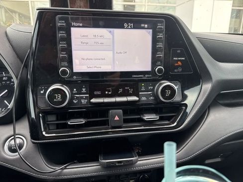 Used 2021 Toyota Highlander XSE FWD image 9