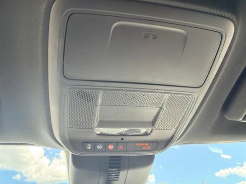 Used 2024 Chevrolet Traverse LT FWD image 19