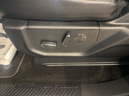 Used 2019 Ford Expedition XLT w/ Equipment Group 202A AWD/4WD image 27