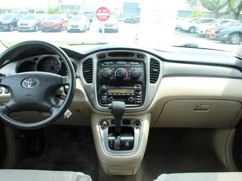 Used 2001 Toyota Highlander 2WD w/ Quick-Order Pkg image 16