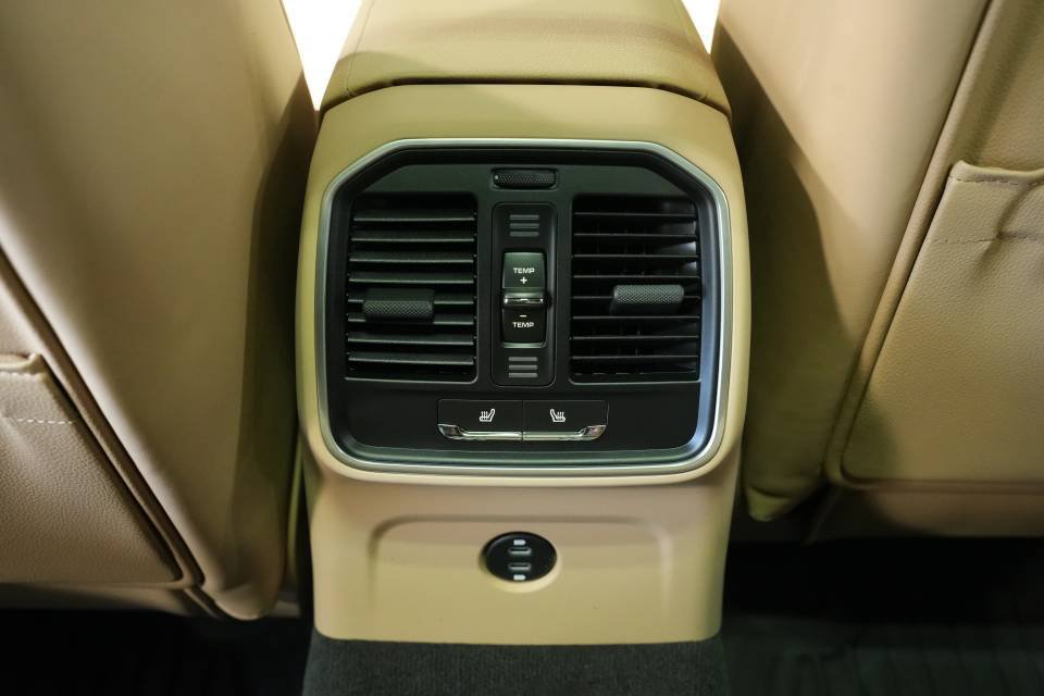 Certified 2026 Porsche Macan AWD/4WD image 25