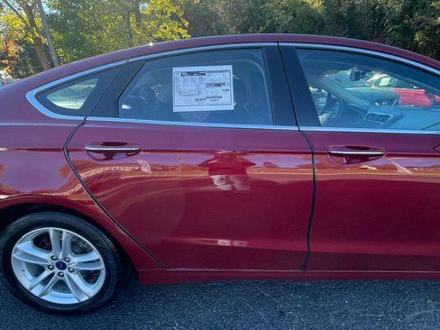 Used 2018 Ford Fusion SE w/ Fusion SE Technology Package image 10