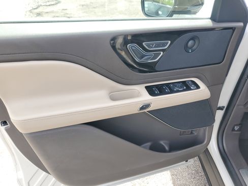 Certified 2023 Lincoln Aviator Reserve w/ Elements Package Plus AWD/4WD image 10