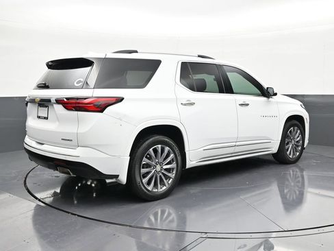 Used 2022 Chevrolet Traverse Premier FWD image 5