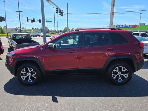 Used 2014 Jeep Cherokee Trailhawk w/ Comfort/Convenience Group AWD/4WD image 17