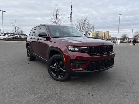 Certified 2024 Jeep Grand Cherokee Altitude image 2