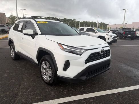 Used 2025 Toyota RAV4 XLE AWD/4WD image 7