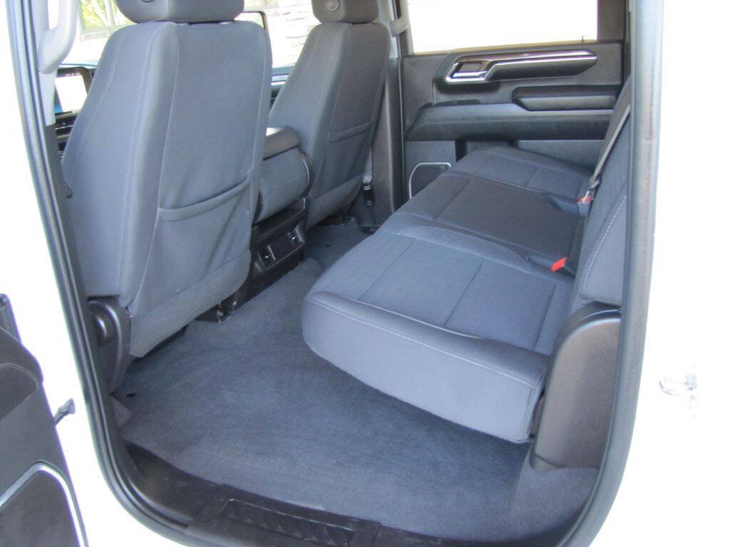 Used 2024 Chevrolet Silverado 2500 LT AWD/4WD image 18