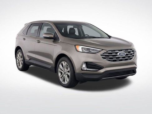 Used 2019 Ford Edge Titanium w/ Equipment Group 301A AWD/4WD image 30
