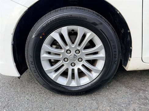Used 2015 Toyota Sienna XLE Premium FWD image 8