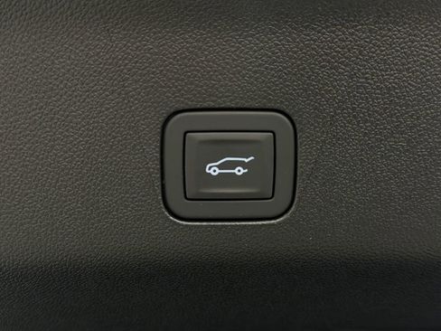 Used 2025 Chevrolet Suburban High Country AWD/4WD image 14