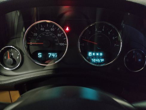 Used 2017 Jeep Wrangler Unlimited Sahara w/ Connectivity Group AWD/4WD image 23