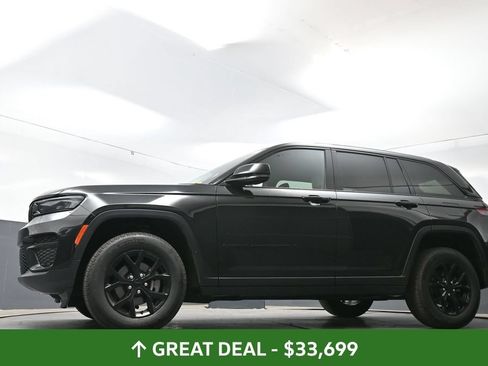 Used 2025 Jeep Grand Cherokee Altitude AWD/4WD image 55