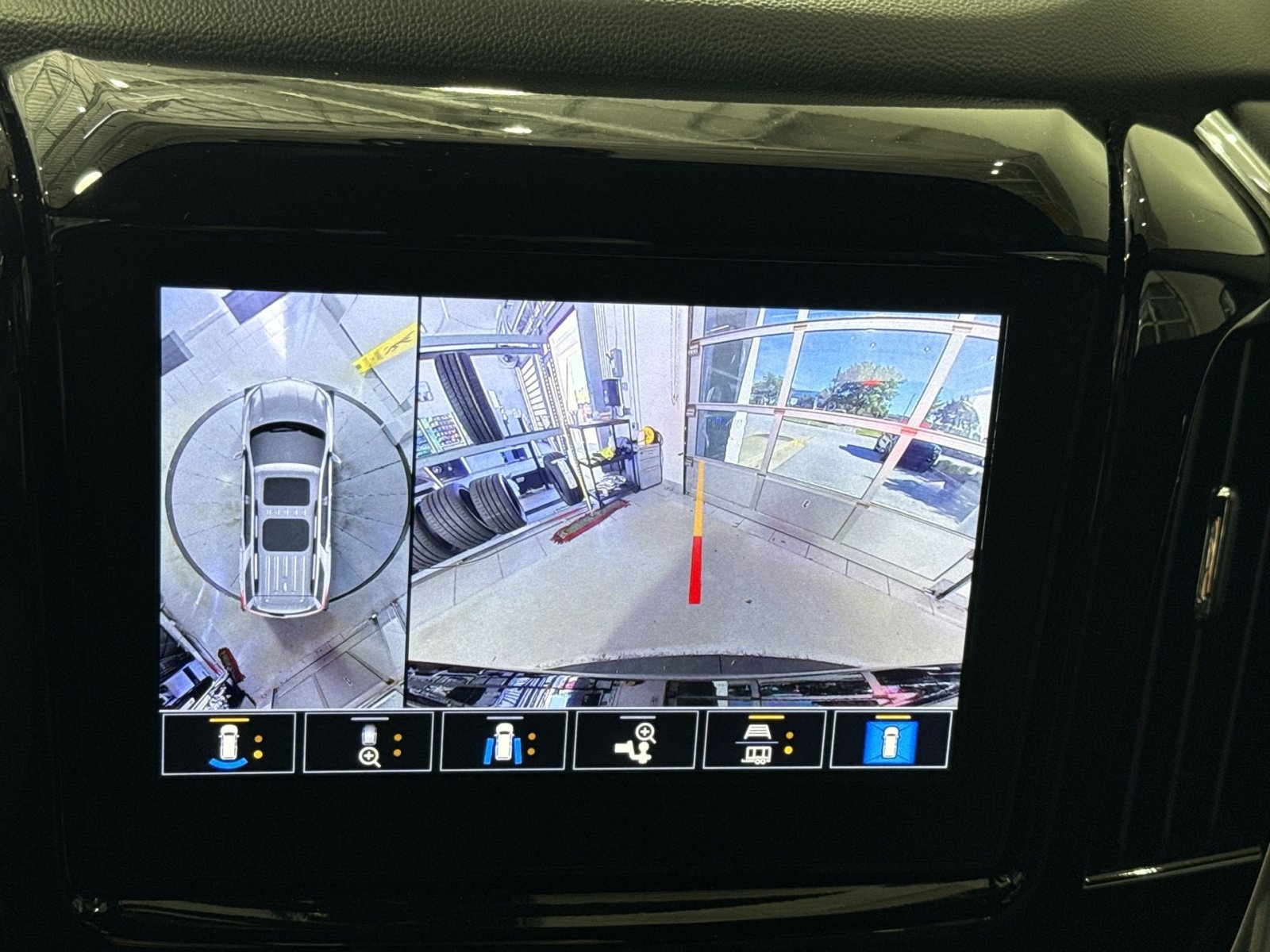Used 2023 Chevrolet Traverse RS AWD/4WD image 20