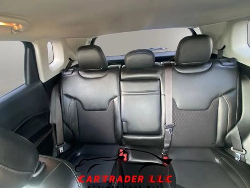 Used 2019 Jeep Compass Latitude w/ Popular Equipment Group FWD image 12