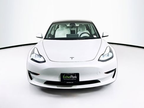 Used 2023 Tesla Model 3 Standard Range image 2