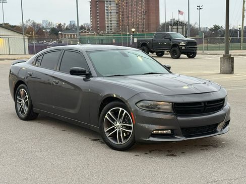 Used 2017 Dodge Charger SXT w/ Blacktop Package image 2