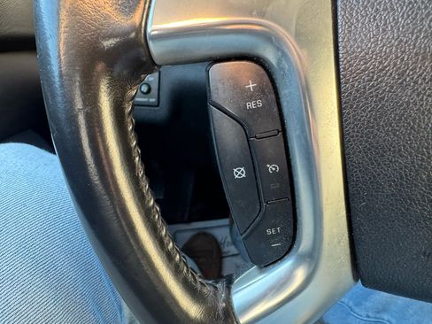 Used 2014 Chevrolet Traverse LT image 18