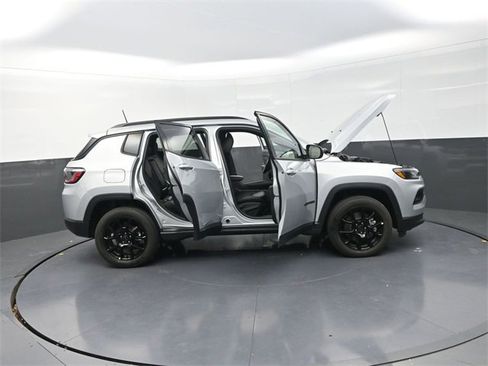 New 2026 Jeep Compass Latitude image 32