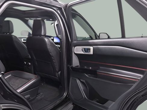 Used 2023 Ford Explorer ST-Line AWD/4WD image 16